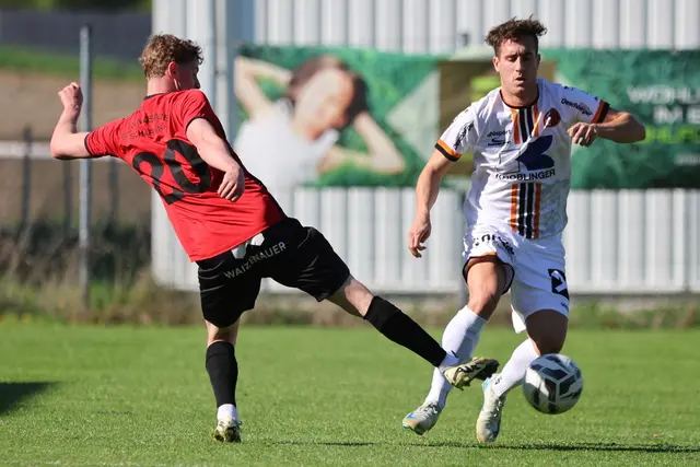 Der USV Neuhofen (hier in Weiß Leon Sperl) will auch in der neuen Saison die Klasse halten. | Foto: Reinhard Schröckelsberger