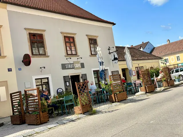 Es darf in das Zentrum, auf den Hauptplatz und den Rathausplatz zugefahren werden – und das Parken ist dort möglich, wenn ein Platz frei ist. | Foto: Markus Kahrer