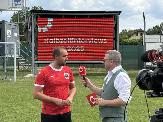 Chefredakteur Oswald Hicker bat Alexander Murlasits (FPÖ) zum Halbzeitinterview. | Foto: Sandra Schütz