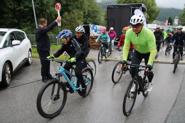 Trotz Regenwetter motivierten sich rund 30 Radlerinnen und Radler und waren beim Radwandertag in Rottenmann dabei. | Foto: Hans Schröcker