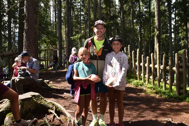 Lea, Hannah und Vater Oliver hatten am Kugelwald viel Spaß. | Foto: Kendlbacher