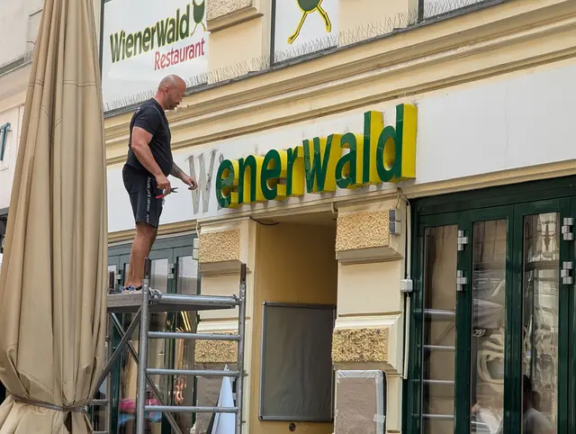 Wie viele Filialen in der Metropole betroffen sind und was das für die Zukunft heißt, ist derzeit nicht bekannt. Jedoch könnte es das Aus für die Kultfirma nach 63 Jahren sein. | Foto: Fabian Franz/MeinBezirk