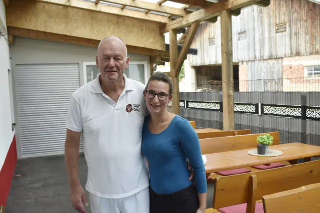 Seniorchef Friedrich Čebul mit Yvonne Lessiak, der Lebensgefährtin seines Sohnes Simon, die den Familienbetrieb weiterführen. | Foto: MeinBezirk.at