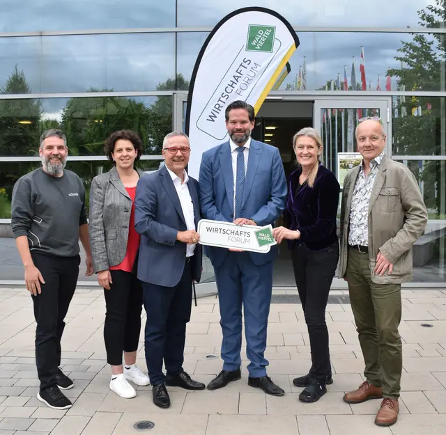 Stefan Schrenk, Gaby Gaukel, Christof Kastner, Lukas Mandl, Birgit Trojan und Otmar Schlager. | Foto: Wirtschaftsforum Waldviertel