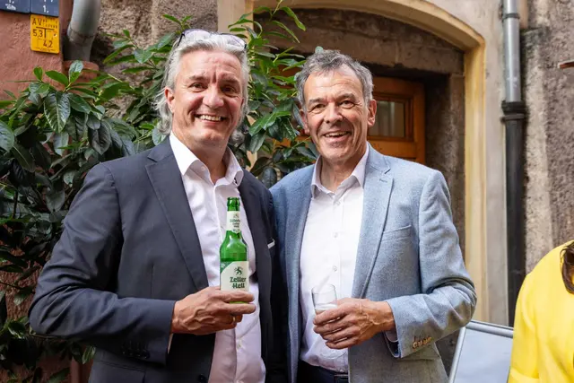 links Michael Perger Obmann Zentrumsverein, rechts Vizebürgermeister Georg Willi | Foto: Thomas Steinlechner