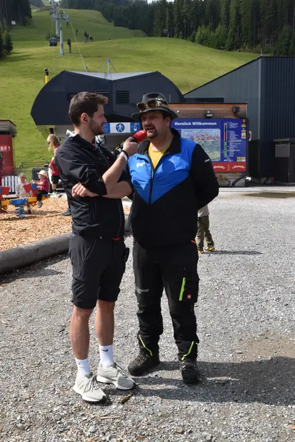 Moderator David Steiner im Gespräch mit Glungezer-Betriebsleiter Gilbert Bachmann.  | Foto: Kendlbacher