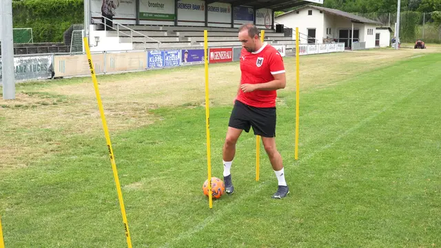 Knifflig: Dribbeln und dabei Fragen beantworten. | Foto: Lukas Triebelnig