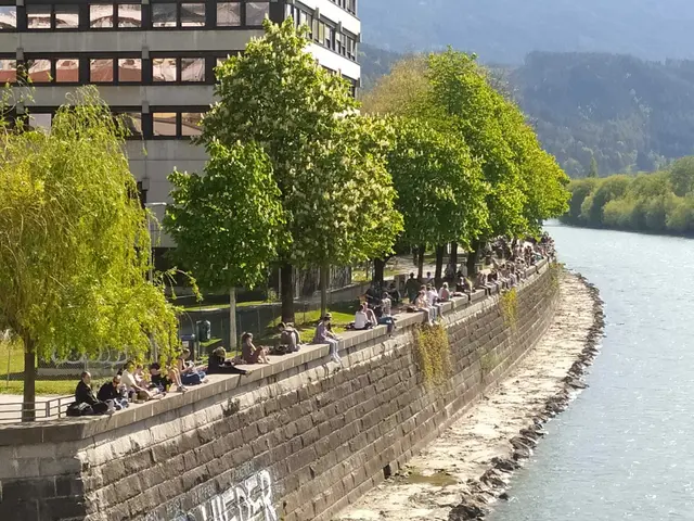 Auf der Franz-Gschnitzer-Promenade kollidierte Mittwochfrüh eine E-Scooter-Lenkerin beinahe mit einem Radfahrer. Die Frau stürzte, der Radfahrer fuhr einfach weiter. Die Polizei bittet nun um Hinweise. (Archivbild) | Foto: Michael Steger