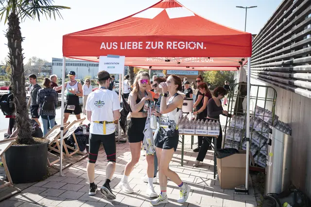 Die Labestation erwartete im Vorjahr alle Sportlerinnen und Sportler im Ziel - auch 2025 wird es wieder eine geben. | Foto: zem-photoart