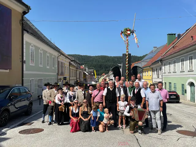 Der Brauch des "Freyungsaufstellens" stammt aus dem Mittelalter. Jedes Jahr wird diese Tradition in Bleiburg feierlich und mit Herz gepflegt – wie hier am Bild im vergangenen Jahr. | Foto: MeinBezirk.at