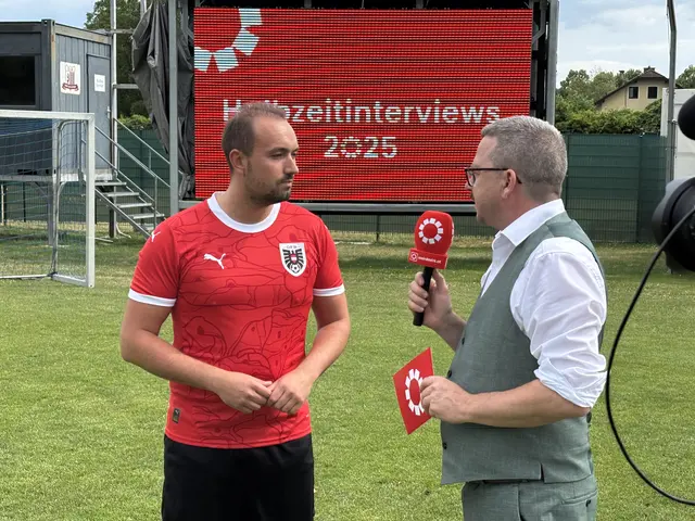 Chefredakteur Oswald Hicker bat Alexander Murlasits (FPÖ) zum Halbzeitinterview. | Foto: Sandra Schütz