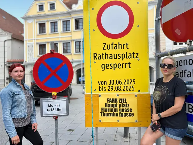 Zwei Unternehmerinnen, Vanessa Melzer und Sonja Resch, machten bei einem Rundgang mit der Redaktion auf die angespannte Situation aufmerksam. | Foto: Markus Kahrer