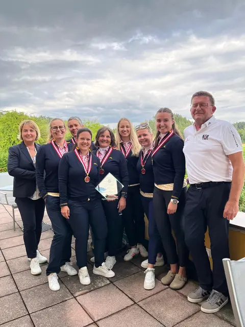 Vlnr.: Geschäftsführerin Golfclub Klopeinersee Jutta Schatz, Stefanie Schläffer, Ruth Gruber, Simone Schwab (Captain), Annemarie Ladinig, Ann-Kathrin Maier, Lena Schnöll, Luisa Maier und Referee Gernot Wolte. | Foto: GC Hohe Tauern Mittersill