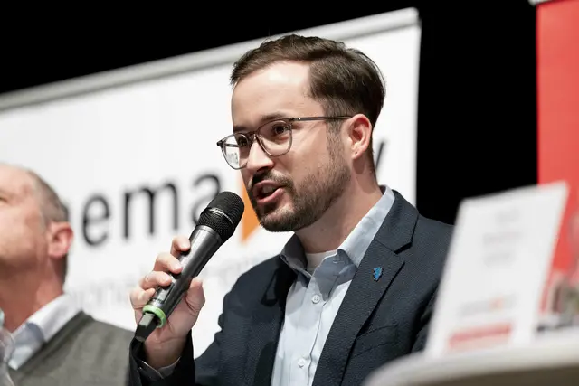 Freiheitlicher Vizebürgermeister Florian Wernbacher kritisiert das Fernbleiben fast aller SPÖ-Mandatare sowie der Bürgerliste Reiter Walter als politischen Tiefpunkt. | Foto: Klaus Pressberger