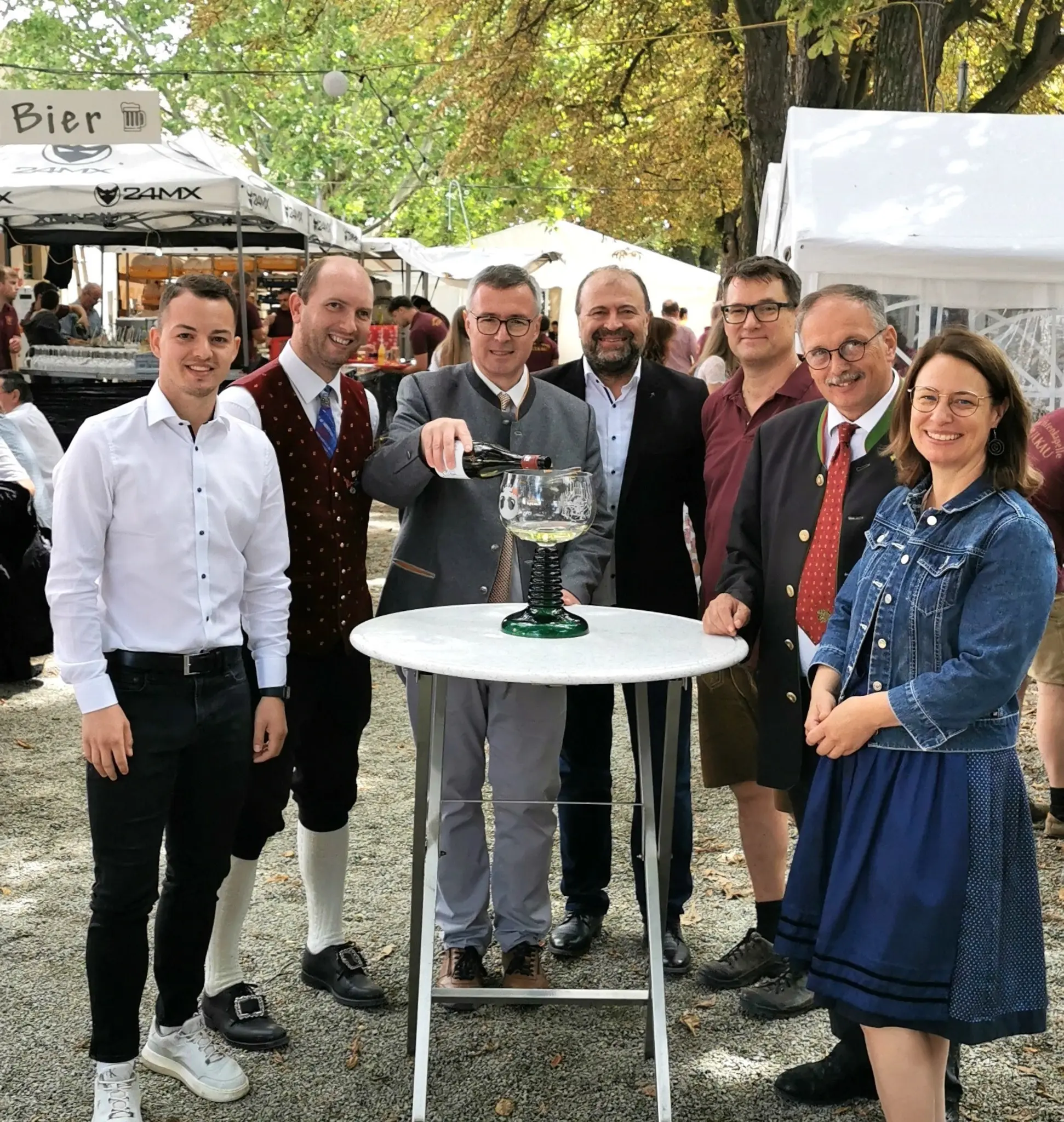 Wettergl-ck-beim-Hauerkirtag-in-Pulkau