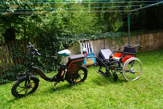 Das Fahrrad für alle macht auch das Anhängen eines Rollstuhls möglich.  | Foto: AMG