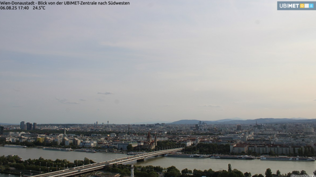 So sieht am späten Mittwochnachmittag der Himmel über der Donaustadt aus. | Foto: Screenshot foto-webcam.eu