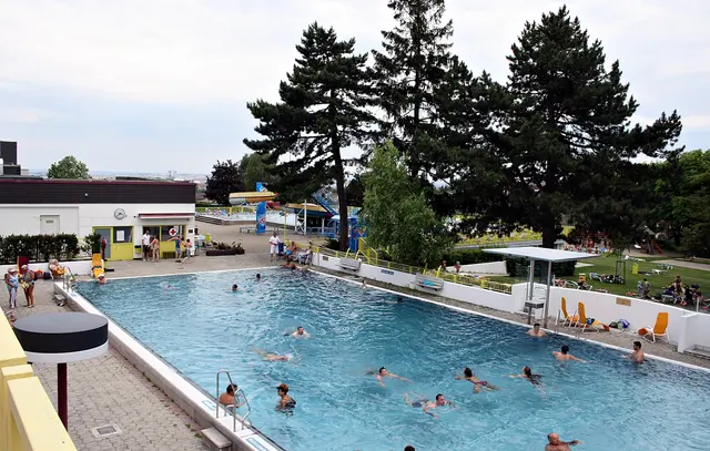 Im Ottakringer Bad gibt es einen Badelift. Allerdings nicht im Freibad sondern nur im Hallenbad. | Foto: Johannes Gress