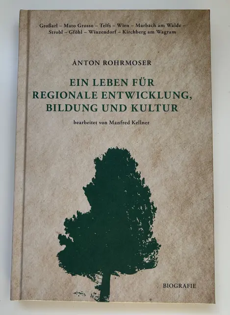 Dr. Anton Rohrmoser veröffentlichte zahlreiche Publikationen zu den Themen Gemeinwesenarbeit, Regionalentwicklung und Kulturarbeit. Hier seine Biografie, die gerade erschienen ist: „Ein Leben für regionale Entwicklung, Bildung und Kultur“, 184 Seiten, Hardcover, Gföhl 2025, ISBN 978-3-200-10549-2, 19 Euro. 
