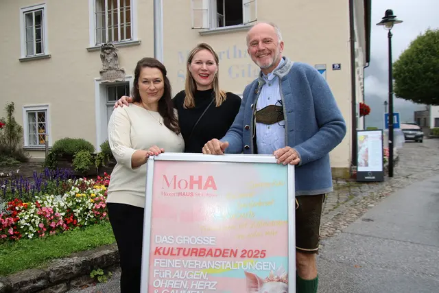 Obmann Sepp Eisl mit Constanze Passin und Alexandra Puchner.