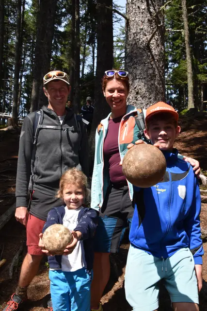 Familie Wendlinger aus Oberaudorf genießt die ORF Sommerfrische am Kugelwald am Glungezer. | Foto: Kendlbacher