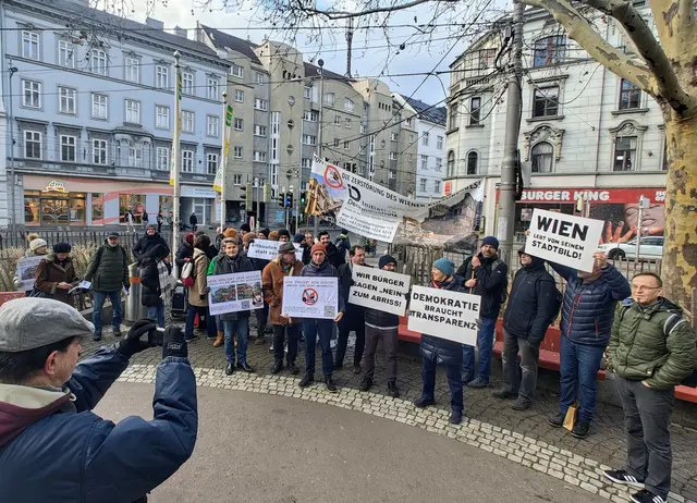 Anfang des Jahres versammelten sich Kritikerinnen und Kritiker des geplanten Abrisses von Gründerzeithäusern in Hernals und Währing. | Foto: Architektur Rebellion