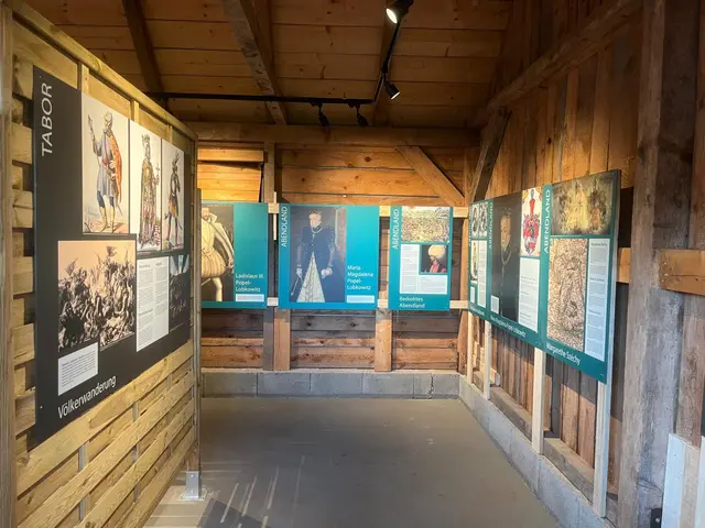 Zeitgeschichtliches lässt sich auf der Burgruine erkunden. | Foto: Gemeinde Neuhaus