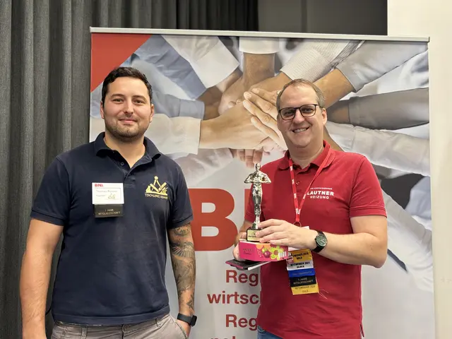 Gewinner bei einem internen Wettbewerb Robert Lautner (rechts) mit Thomas Renner (links) | Foto: Victoria Nagy