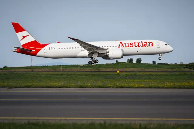 Ein Boeing Dreamliner der Austrian Airlines (AUA) musste wegen eines medizinischen Notfalls in Glasgow zwischenlanden. (Archiv) | Foto: Austrian Airlines