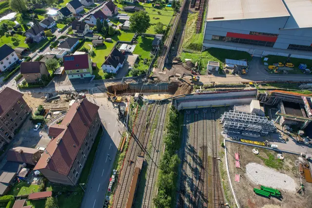 Hochwasserschutz am Unteren Tollingbach: Aktuell laufen anspruchsvolle Arbeiten im Bereich der Eisenbahnkreuzung Kerpelystraße. | Foto: Armin Russold