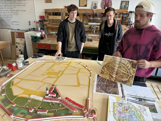 Maßstabgetreu bauen die Jugendlichen St. Pölten nach und trainieren dabei ihre handwerklichen Fähigkeiten | Foto: Lauren Seywald / MeinBezirk