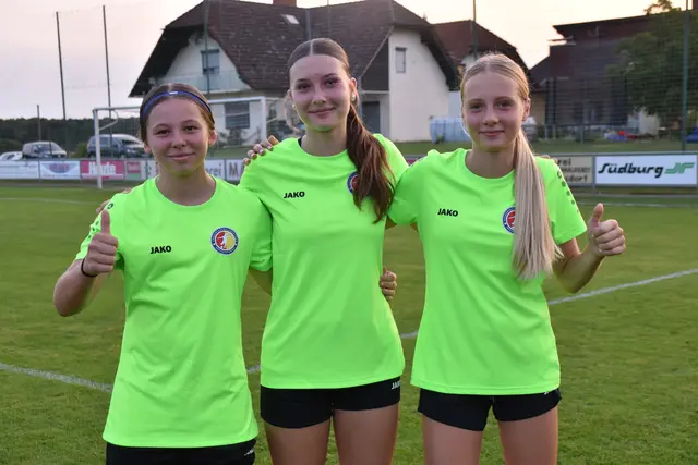 Die Torschützinnen: Hanna Wusits, Jana Sofie Branz, Mia Valentina Geosits | Foto: Michael Strini
