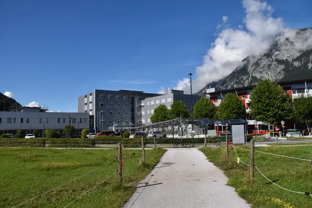 Das BKH Kufstein beschäftigt aktuell 1.343 Mitarbeiterinnen und Mitarbeiter. | Foto: Barbara Fluckinger