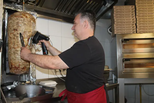 Der Kebapspieß gehört bei Mimoza dazu. | Foto: MeinBezirk