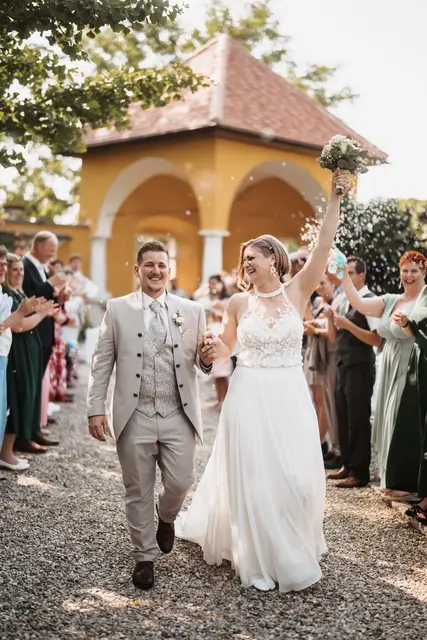 David und Anja Pugl vom Wein.Gut Pugl aus Großklein gaben sich auf Schloss Ottersbach das Ja-Wort. | Foto: Michaela Lorber