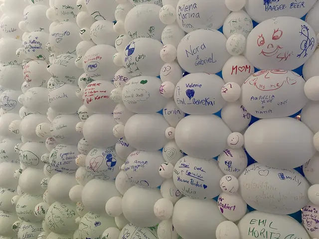 Auf einer Ballonwand können Besucherinnen und Besucher ihrer Kreativität freien Lauf lassen. | Foto: Amina Salkovic/MeinBezirk