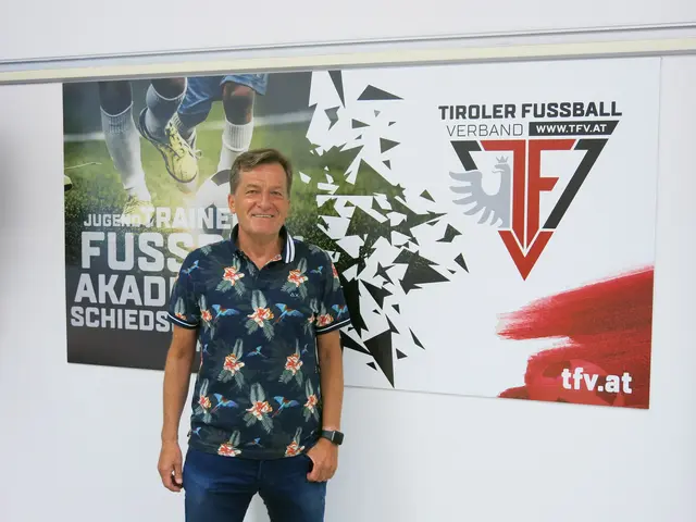 TFV-Präsident Sepp Geisler informiert über den Entscheidungsprozeß der TFV-Ligareform 2026/27. | Foto: sportszene.tirol/Leitner