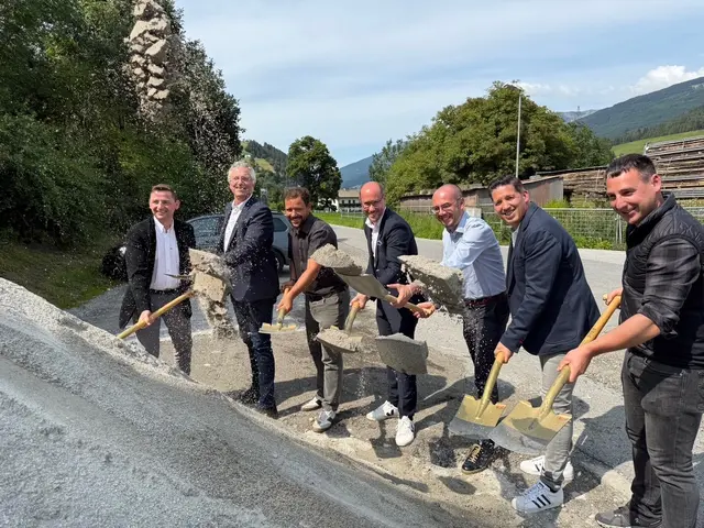 Spatenstich in Matrei am Brenner: Startschuss für den Glasfaser-Backbone-Ausbau im Wipptal.

 | Foto: P.W. 
