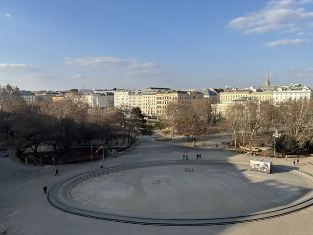 Noch ist der Teich am Karlsplatz leer – bald soll hier ein überlebensgroßer Oktopus vor sich hin vegetieren. | Foto: Nathanael Peterlini/MeinBezirk