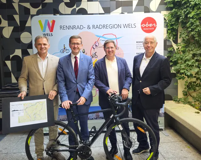 Peter Jungreithmair, Markus Achleitner, Andreas Rabl und Helmut Platzer bei der Präsentation des neuen Radwege-Konzeptes. | Foto: TV Wels