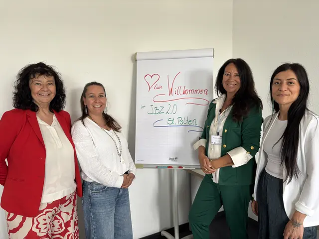 Willkommen im Jugendbildungszentrum von St. Pölten. Ihre Ansprechpartnerinnen: Monika Forsthuber (Geschäftsführerin Zib-Training), Monika Taboga (Leiterin AMS St. Pölten) Tamara Lechner (Projektleitung Jugendbildungszentrum) und Daniela König (AMS Kursbetreuung, Stv. Leiterin der Jugendabteilung) | Foto: Lauren Seywald / MeinBezirk