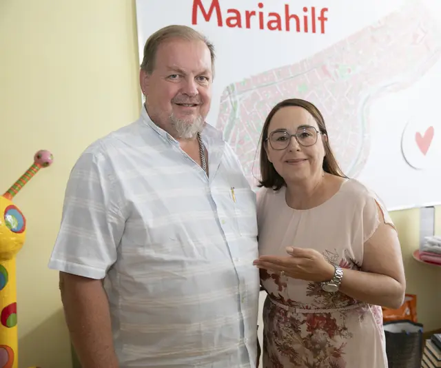 Bezirksrat Gottfried Wolfgang Sommer (SPÖ) mit Bezirksvorsteher-Stellvertreterin Julia Lessacher (SPÖ). | Foto: BV6