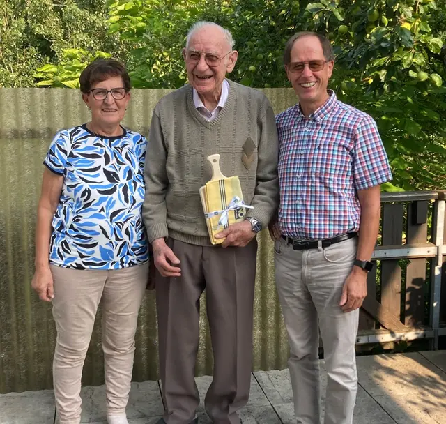 Gertrud Bogg, Jubilar Gottfried Zwinz und Hermann Scharf (v.l.) | Foto: NÖ Senioren/Scharf