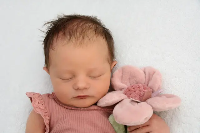 Name: Lena
Geburtsdatum: 30.07.2025
Gewicht: 3050 g
Größe: 49 cm
Eltern: Stefanie Köck und Christian Rossmanith aus Trofaiach | Foto: Babysmile