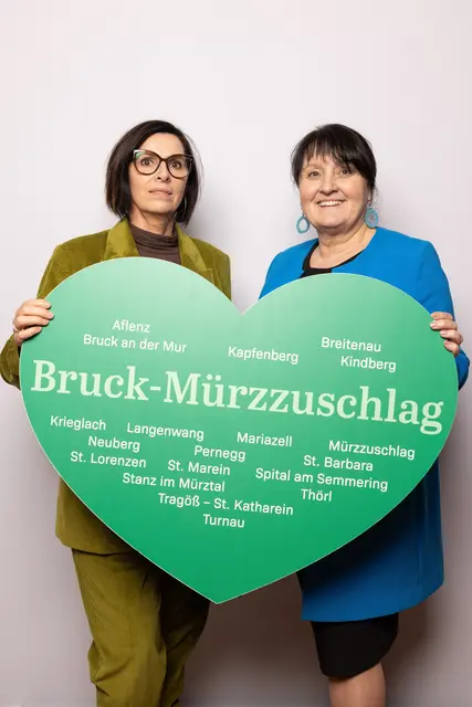 LAbg. Conny Izzo und LH-Stv. Manuela Khom (beide ÖVP) kommentieren den Regierungsbeschluss durchaus positiv. | Foto: ÖVP/Benjamin Gasser