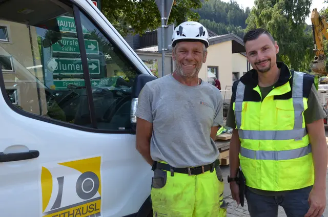 Polier Gerhard Rogl (l.) und Projektleiter Dominik Skoff von der Stadtwerke Judenburg AG geben ihr Bestes. | Foto: Oblak