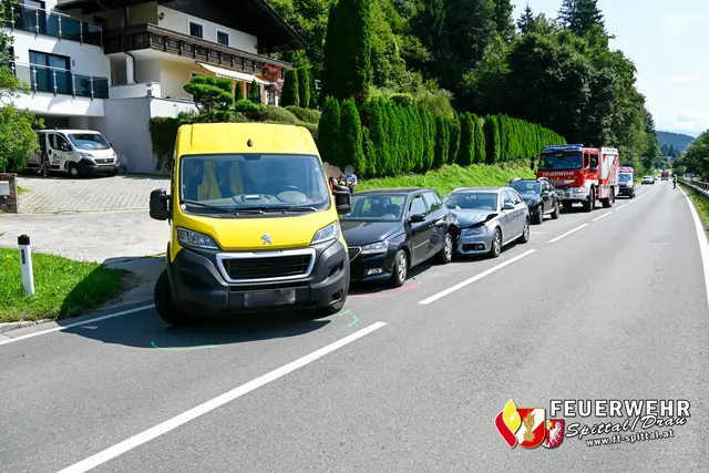 Die 28-jährige Lenkerin habe den stehenden Pkw vor ihr zu spät wahrgenommen. | Foto: Feuerwehr Spittal/Drau