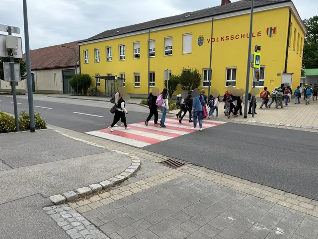 Die Eltern der 56 Volksschulkinder fordern mehr Sicherheit - denn es wird immer mehr Verkehr in der kleinen 1000-Einwohner-Gemeinde. | Foto: Alexander Paulus