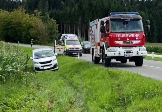 Rettung und Feuerwehr vor Ort. | Foto: Feuerwehr Tainach