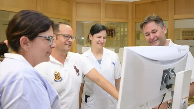 Im Krankenhaus St. Josef Braunau wurde am 13. Mai das moderne Krankenhaus-Informationssystem ORBIS in Betrieb genommen, das erstmals die zentrale, datenschutzkonforme Dokumentation aller medizinischen und pflegerischen Daten ermöglicht und damit die Patientensicherheit sowie die Effizienz der Arbeitsabläufe deutlich verbessert. Das System ersetzt mehrere Einzellösungen und wurde im Rahmen eines landesweiten Gemeinschaftsprojekts eingeführt. | Foto: Krankenhaus St. Josef Braunau GmbH
